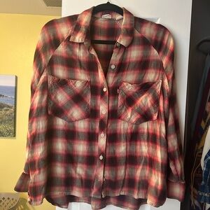 Levi’s Pink Plaid Button down